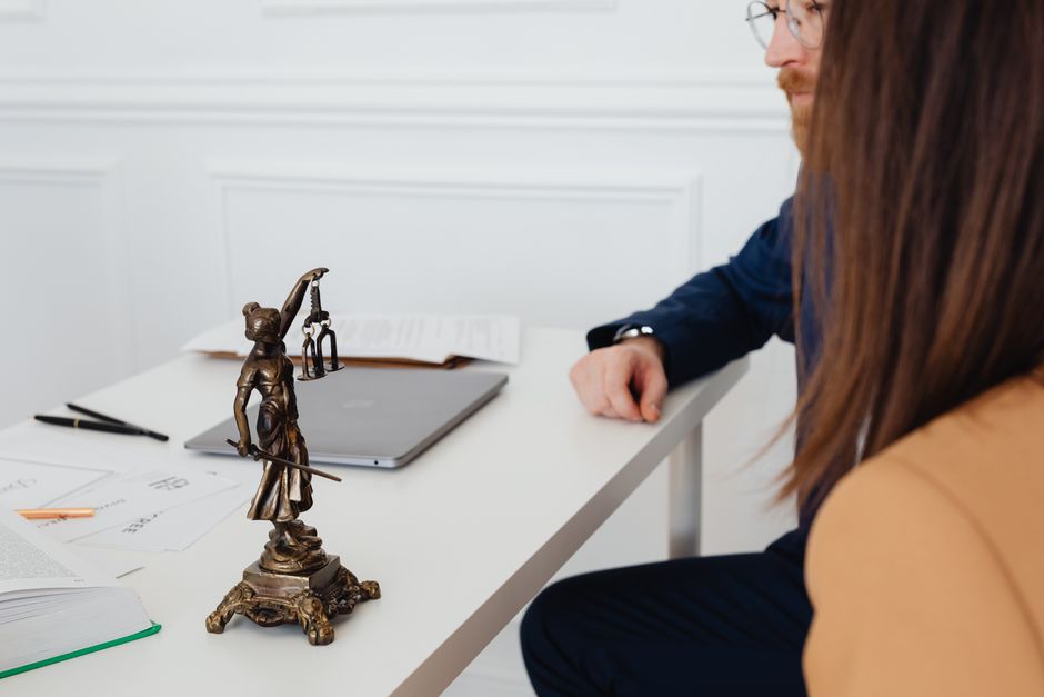 AI for Law Firms: Streamlining Discovery, Drafting Smarter, and Common Pitfalls — concept