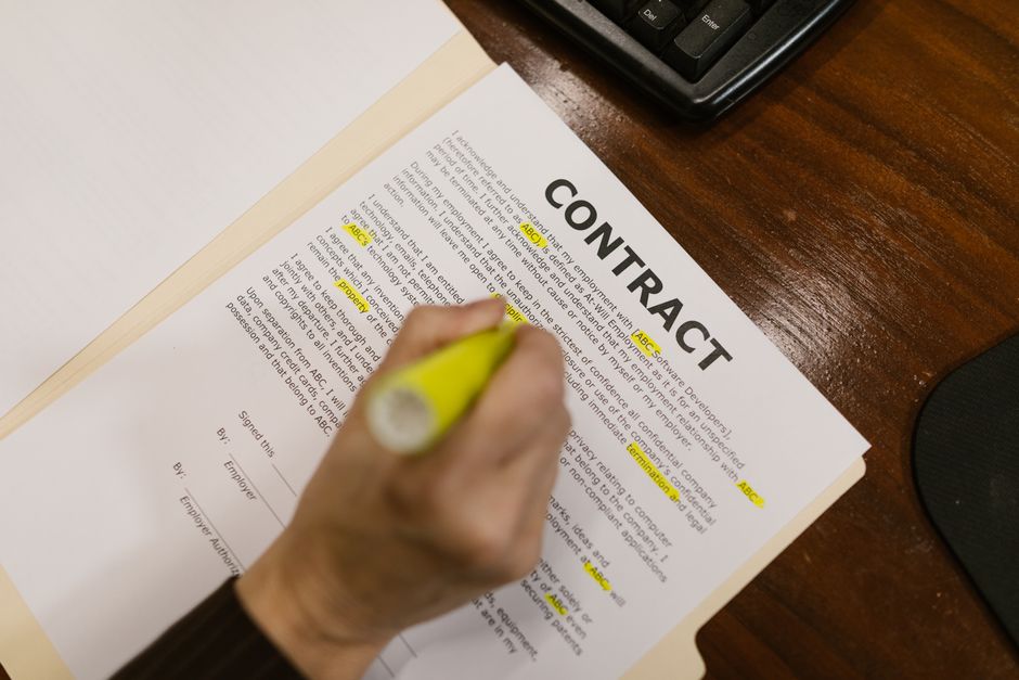 AI Contract Review: Spot Risk Clauses Instantly — workflow